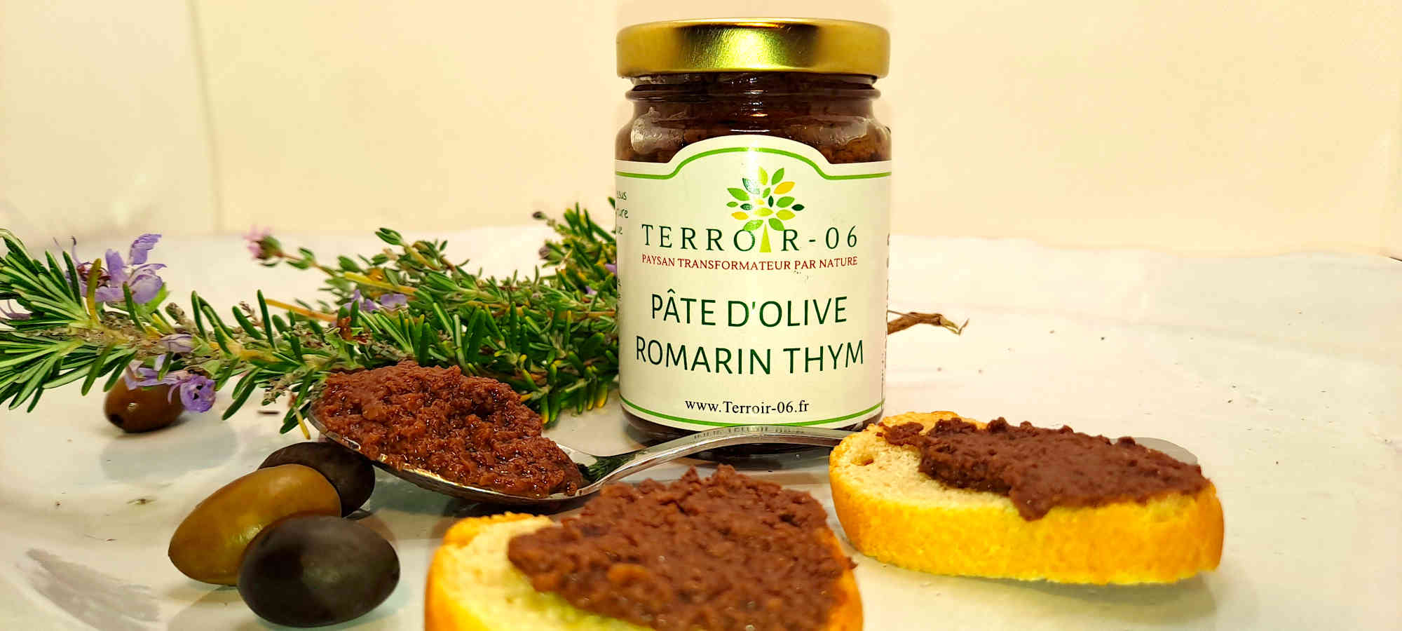 Pâte d'olive aromatisée thym-romarin olives variété cailletier produits locaux grasse cote d azur