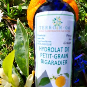 Hydrolat de petit-grain bigaradier producteur regional local grasse cote d azur hydrolat petit grain bigaradier pgb