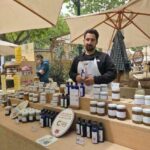 stands de producteurs pendant la manifestation les chefs à st tropez