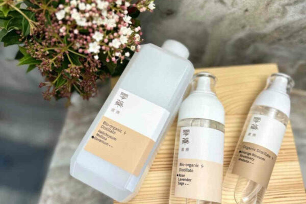 hydrolats, eaus florales et huiles essentielles du Pays de Grasse en comsetique